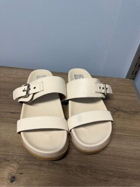 Dolce Vita Off-White Slide Sandal with Subtle Logo Women’s 9